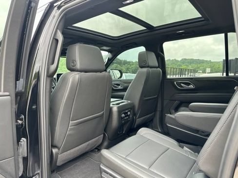 Used 2024 Chevrolet Suburban Z71 w/ Luxury Package AWD/4WD image 9
