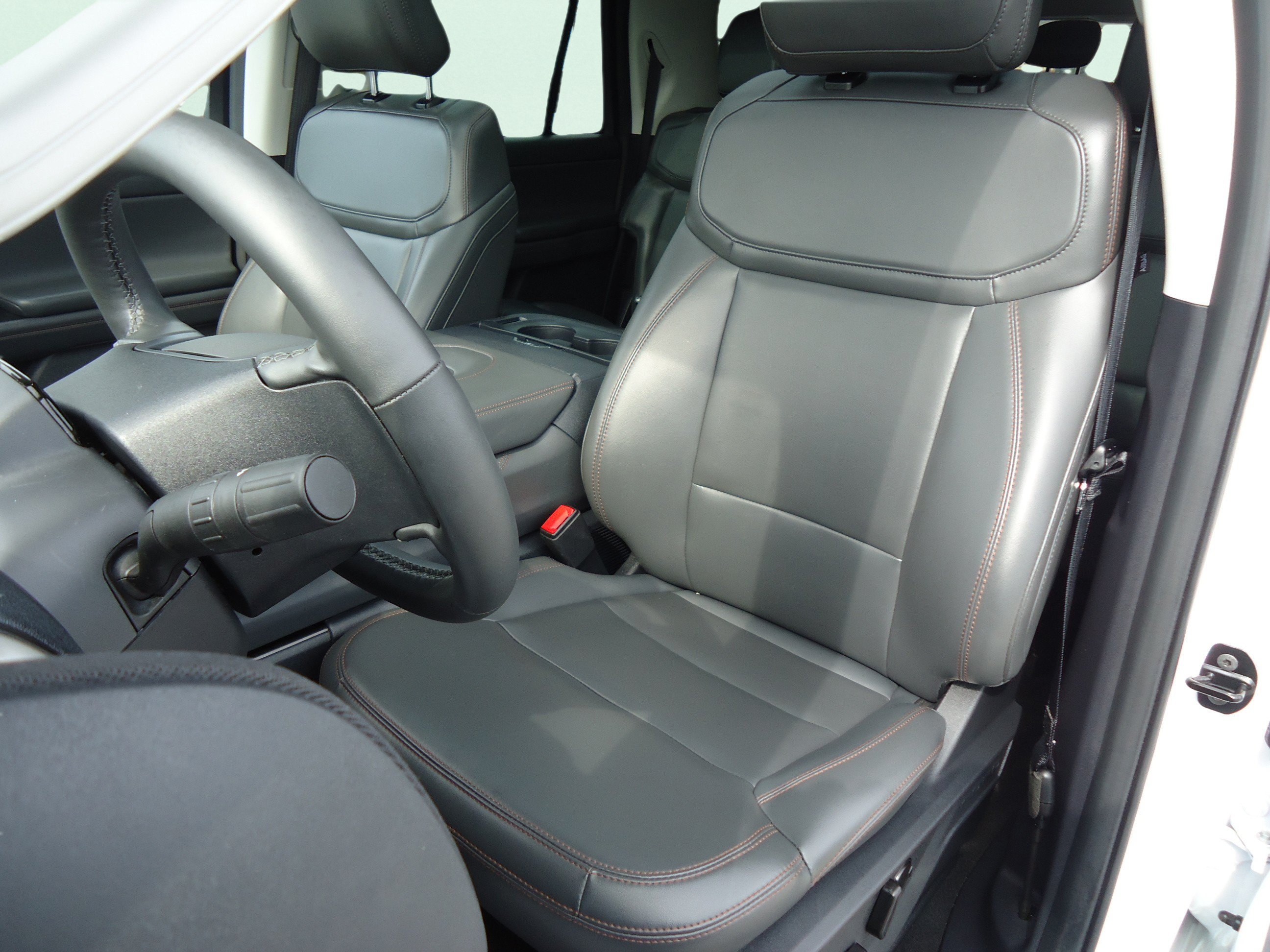 Used 2025 Ford Expedition Max Active AWD/4WD image 25