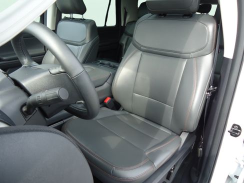 Used 2025 Ford Expedition Max Active AWD/4WD image 25