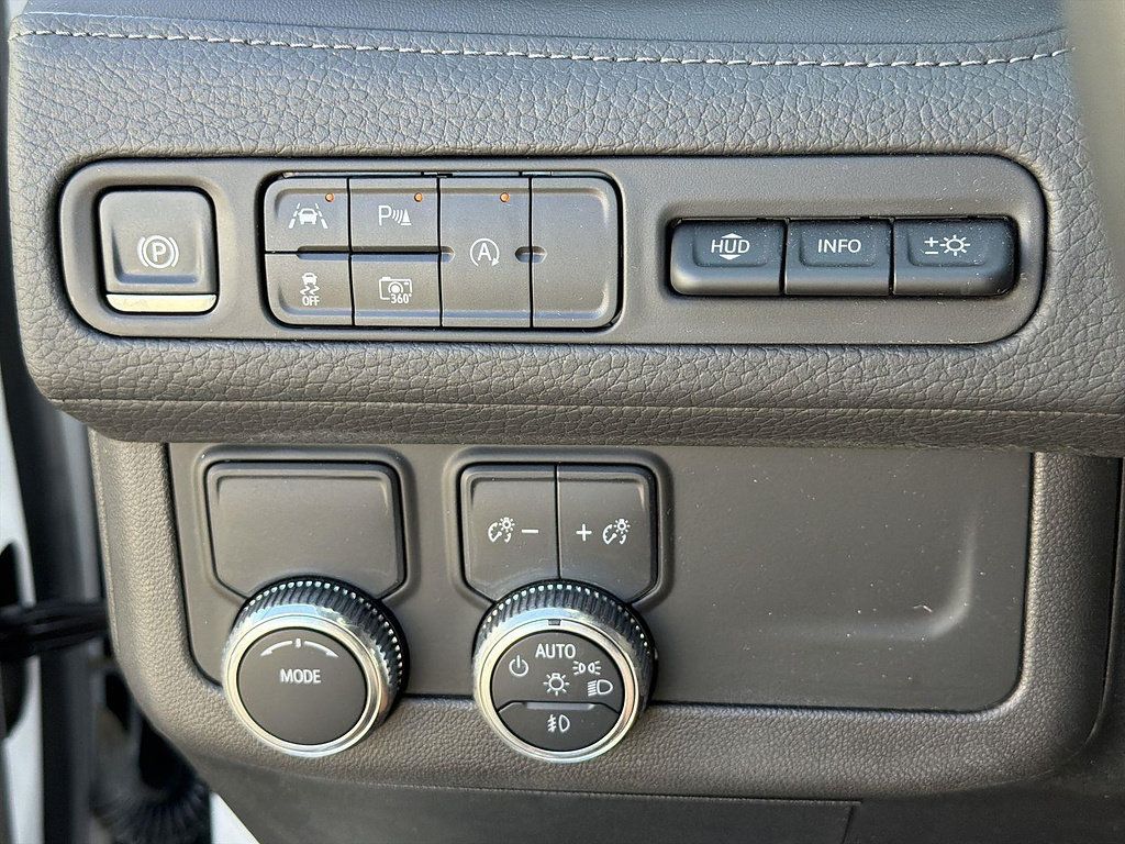 Used 2024 GMC Yukon XL Denali RWD image 17