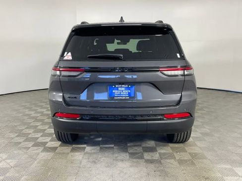 New 2025 Jeep Grand Cherokee Altitude AWD/4WD image 22