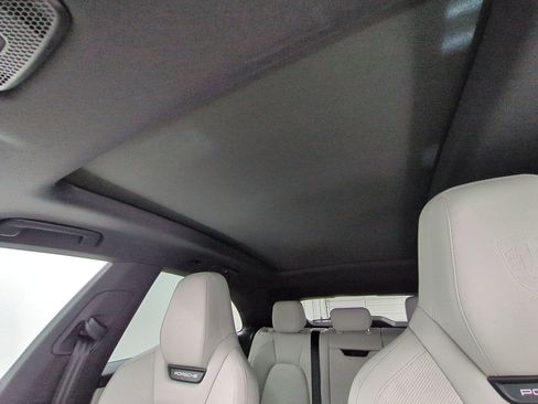 Certified 2025 Porsche Macan 4 Electric AWD/4WD image 17