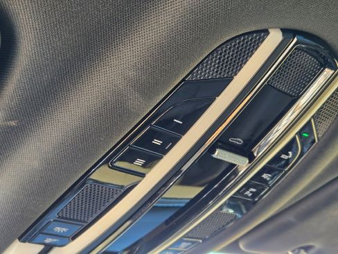 Certified 2023 Porsche Cayenne Platinum Edition image 25