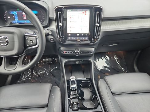 Used 2024 Volvo XC40 B5 Plus w/ Climate Package AWD/4WD image 11