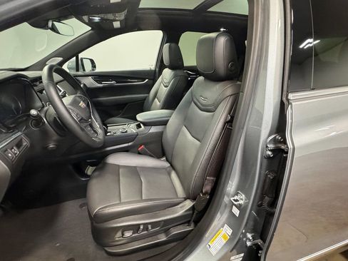 Used 2025 Cadillac XT5 Premium Luxury image 12
