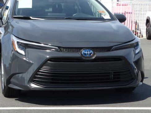 Used 2024 Toyota Corolla LE w/ LE Premium Package image 4