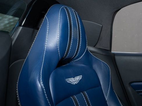 Used 2023 Aston Martin V8 Vantage Roadster RWD image 25