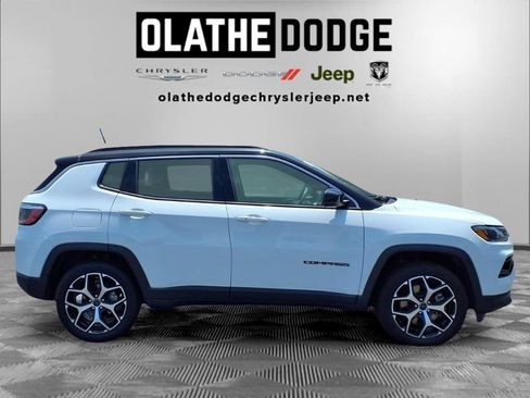 Used 2025 Jeep Compass Limited AWD/4WD image 31