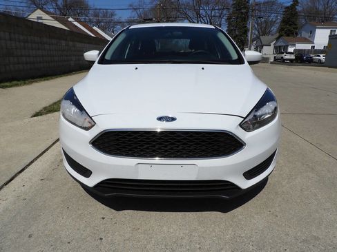Used 2018 Ford Focus SE image 3