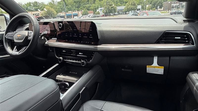 Used 2026 Chevrolet Suburban Premier RWD image 37