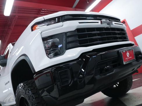 Used 2024 Chevrolet Silverado 2500 Custom w/ Custom Value Package image 34