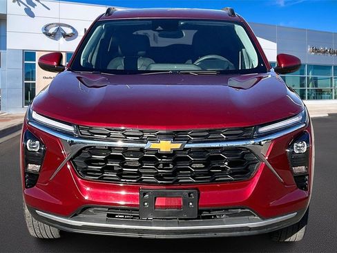 Used 2025 Chevrolet Trax LT image 3