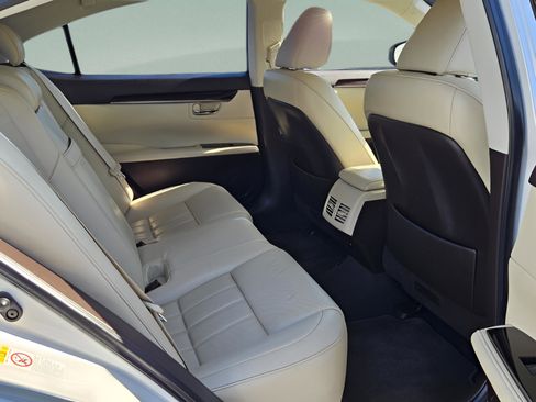 Used 2017 Lexus ES 350 w/ Luxury Package image 15