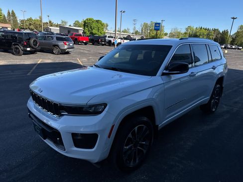 Used 2021 Jeep Grand Cherokee L Overland w/ Luxury Tech Group IV AWD/4WD image 12