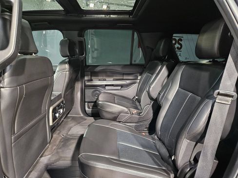 Used 2020 Ford Expedition XLT w/ Equipment Group 202A AWD/4WD image 36