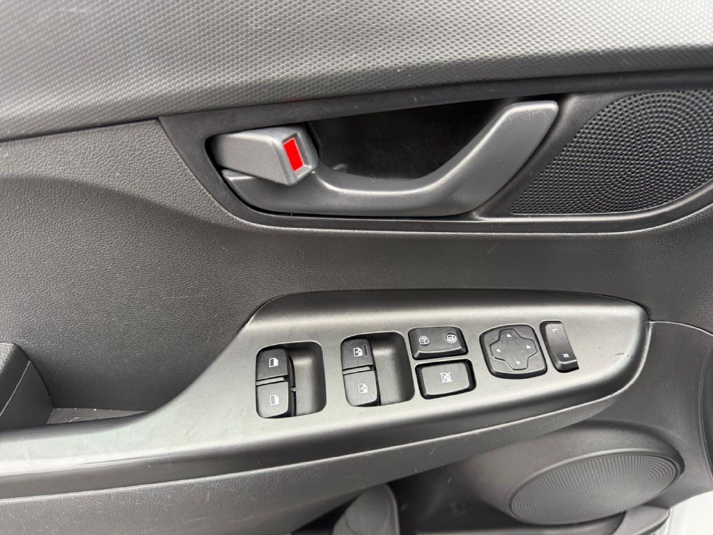 Used 2023 Hyundai Kona SEL AWD/4WD image 11