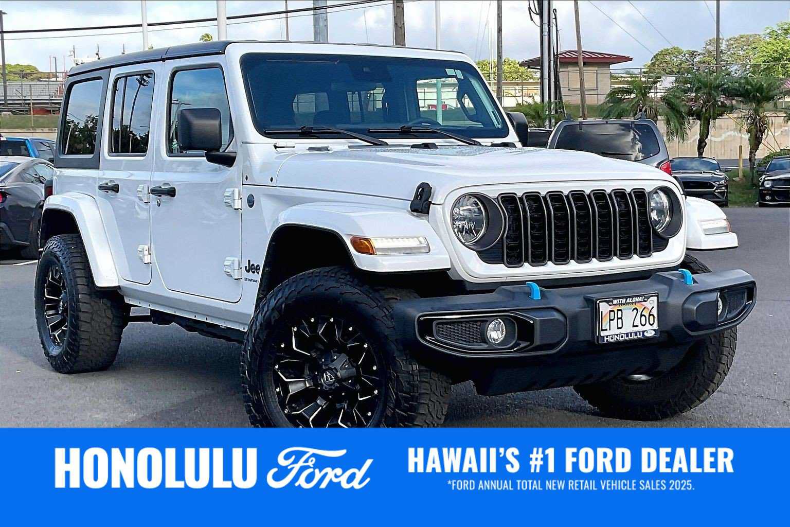 Used 2024 Jeep Wrangler Unlimited w/ Dual Top Group AWD/4WD image 21