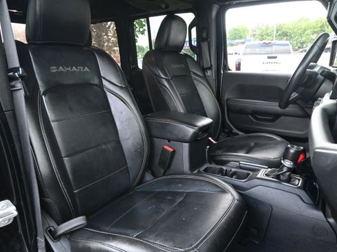 Used 2023 Jeep Wrangler Unlimited Sahara w/ Cold Weather Group AWD/4WD image 34
