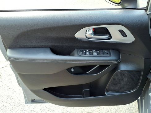Certified 2023 Chrysler Pacifica Touring-L w/ S Appearance Package FWD image 16