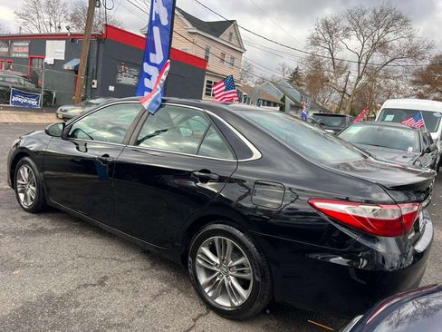 Used 2015 Toyota Camry SE image 5