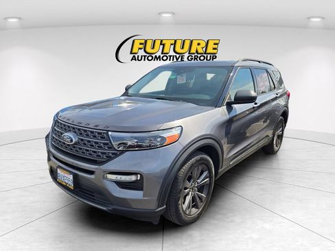 Used 2021 Ford Explorer XLT w/ Equipment Group 202A AWD/4WD image 3
