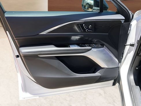 Certified 2024 Cadillac Lyriq Luxury AWD/4WD image 21