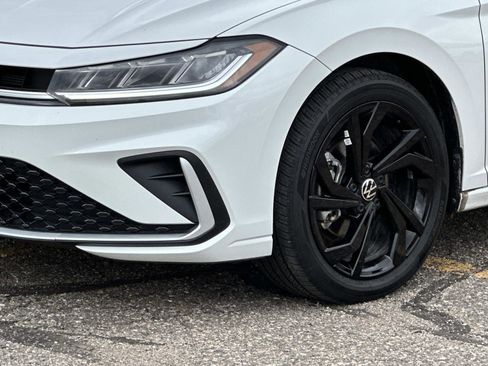 Used 2025 Volkswagen Jetta SE image 8