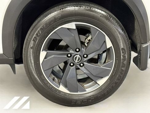 Used 2025 Nissan Rogue SV w/ SV Premium Package AWD/4WD image 32