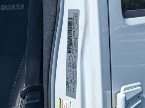 Used 2017 Jeep Wrangler Unlimited Sahara w/ Connectivity Group image 19