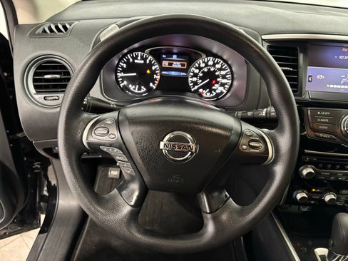 Used 2019 Nissan Pathfinder S image 21