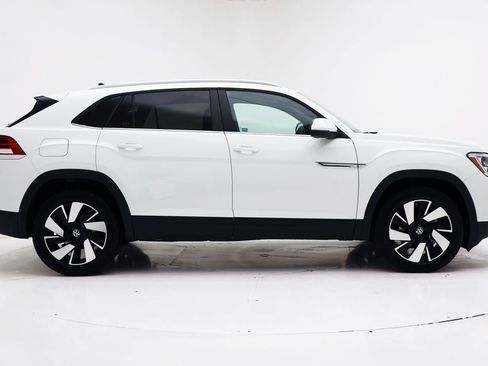 Used 2025 Volkswagen Atlas Cross Sport SE image 2