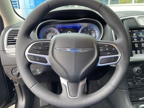 Used 2022 Chrysler 300 Touring image 21