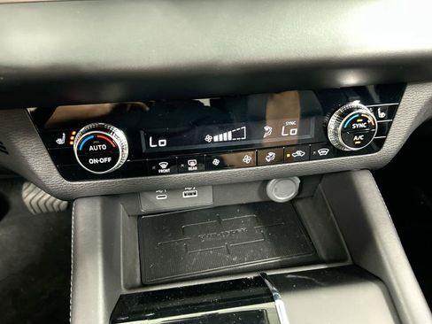 New 2025 Mitsubishi Outlander ES image 17