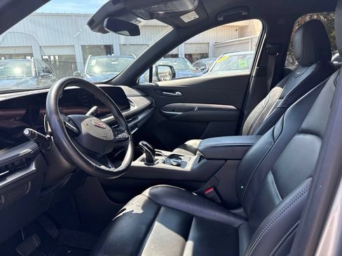 Used 2024 Cadillac XT4 Premium Luxury FWD image 7