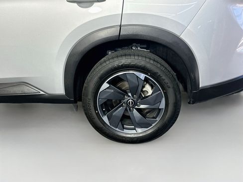 Used 2025 Nissan Rogue SV AWD/4WD image 11