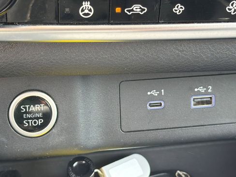 Used 2022 Nissan Rogue S AWD/4WD image 31