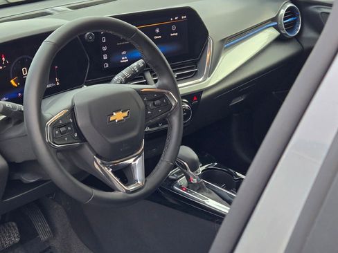 Certified 2025 Chevrolet Trax LT w/ LT Convenience Package image 22