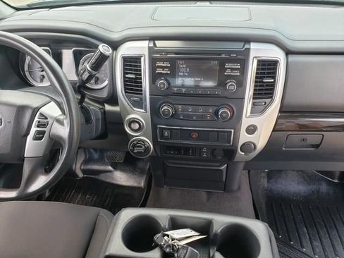 Used 2018 Nissan Titan SV AWD/4WD image 17