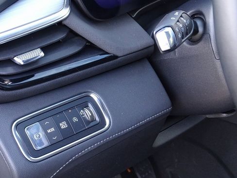 Used 2025 Buick Enclave Preferred image 18