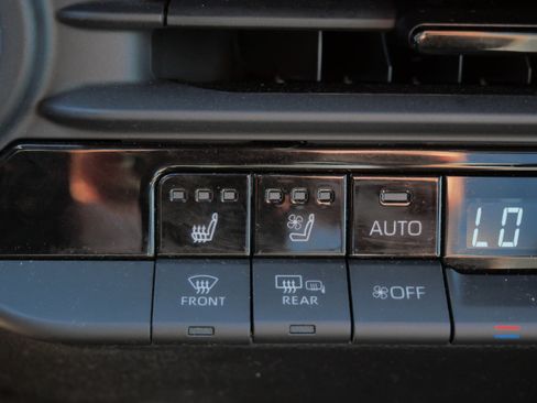 Used 2024 Toyota Crown Platinum AWD/4WD image 31