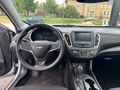 Used 2018 Chevrolet Malibu LS FWD image 13