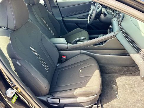 Certified 2025 Hyundai Elantra Sport image 26
