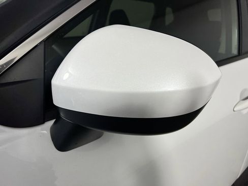 Used 2025 Nissan Rogue SV FWD image 9