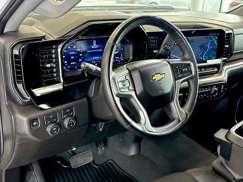 Used 2025 Chevrolet Silverado 2500 LT w/ Convenience Package image 17