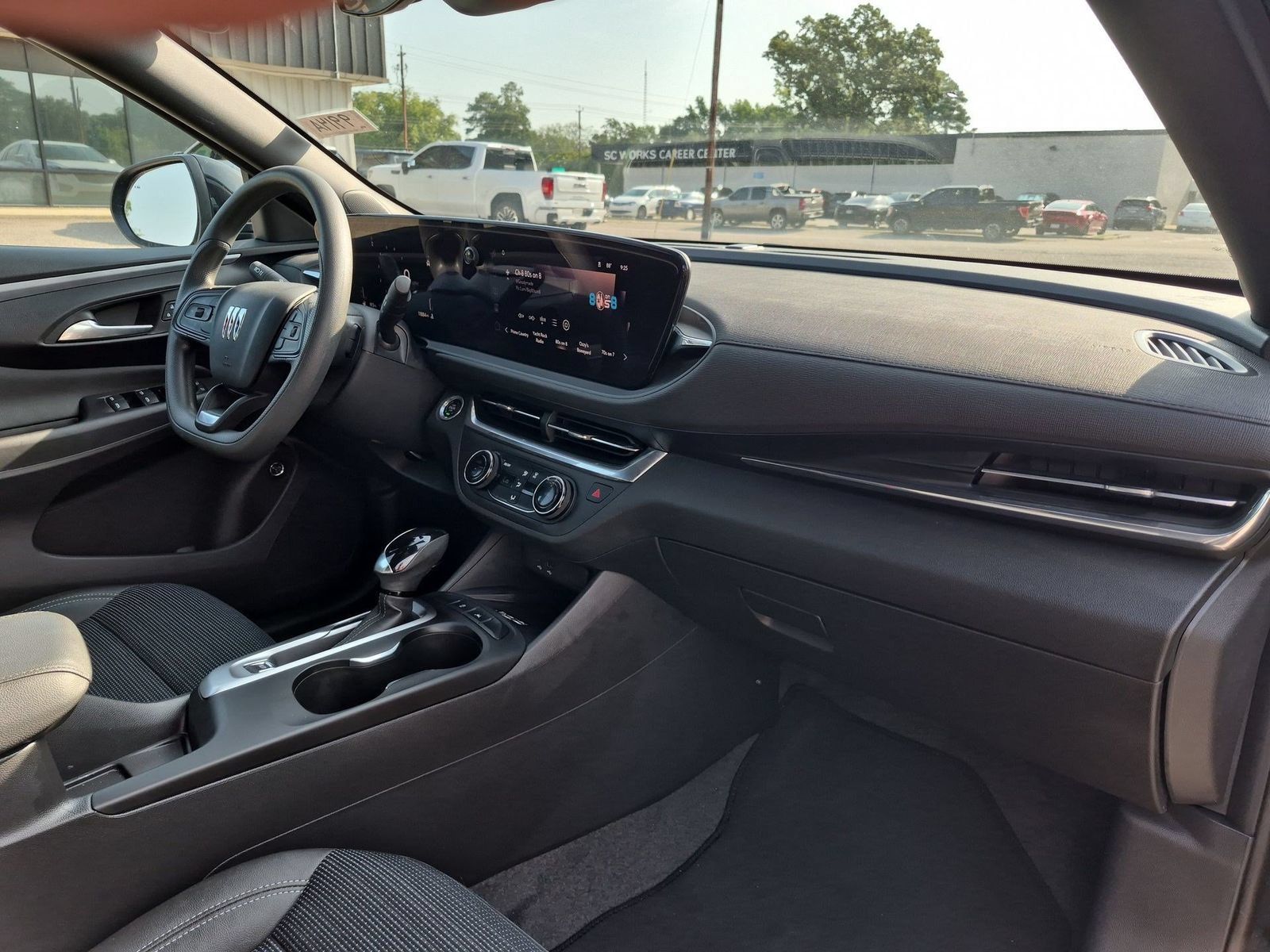 Used 2025 Buick Envista Preferred w/ Convenience II Package FWD image 28