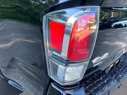 Used 2021 Toyota Tacoma Limited AWD/4WD image 27