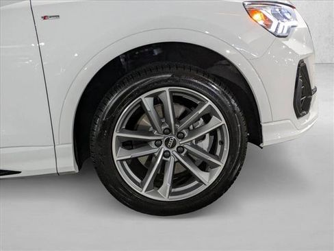 Certified 2025 Audi Q3 2.0T Premium w/ Convenience Package image 24