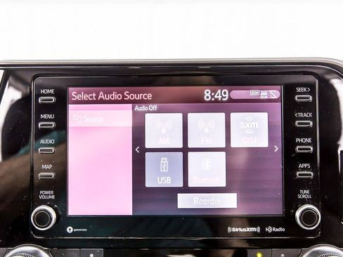 Used 2021 Toyota Highlander XLE image 22