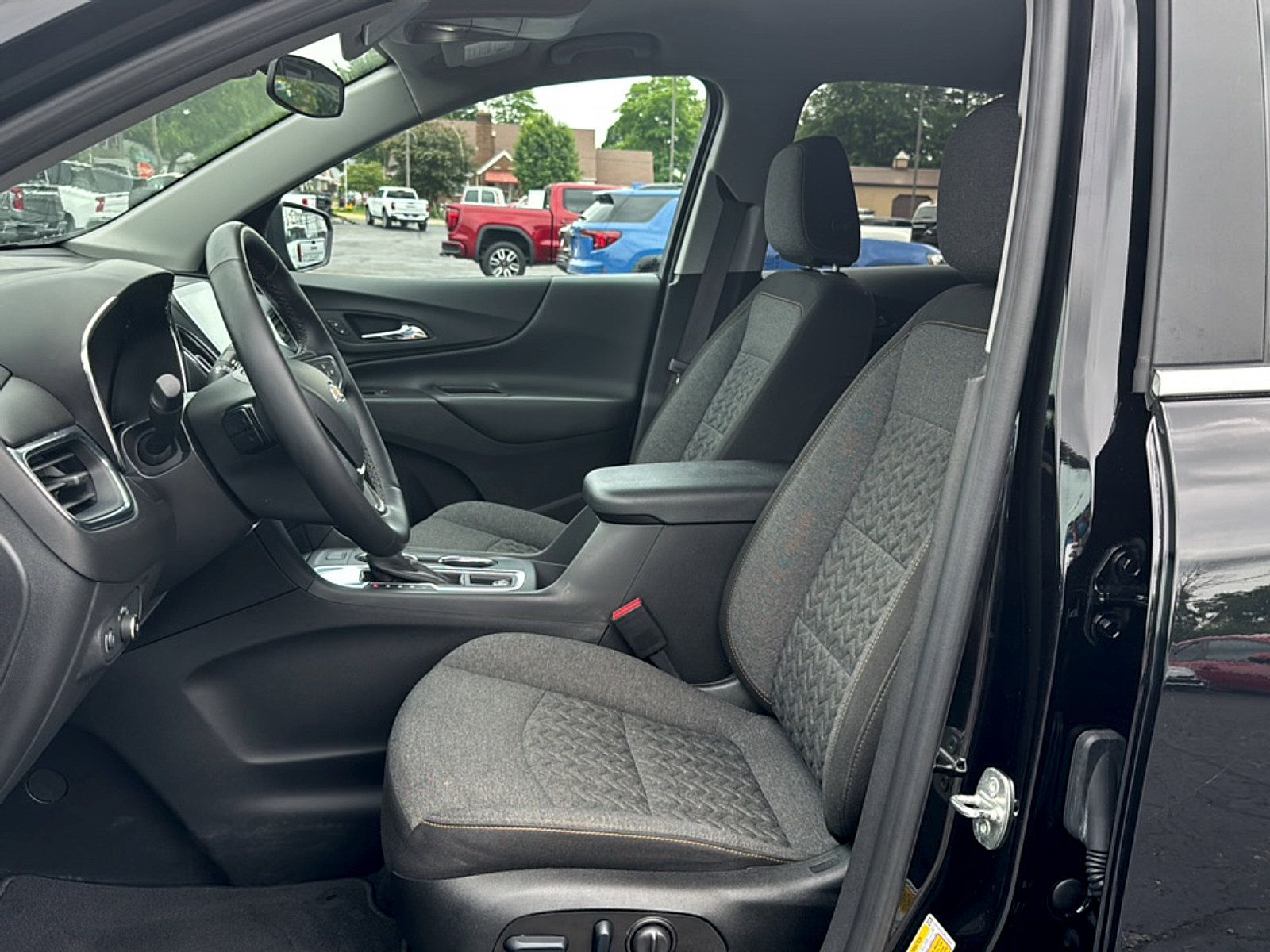 Used 2023 Chevrolet Equinox LT FWD image 5