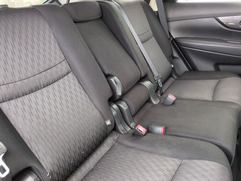 Certified 2018 Nissan Rogue SV image 28